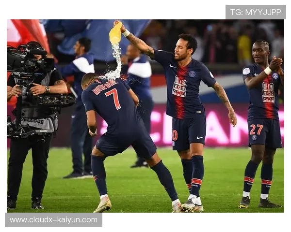 洛里昂与巴黎圣日耳曼上半场零封互交白卷 展现激烈胶着局面 洛里昂与巴黎圣日耳曼上半场零封互交白卷 展现激烈胶着局面