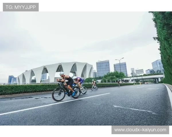 上海中心高塔竞速挑战赛启动 小萨马兰奇任形象大使 上海中心高塔竞速挑战赛启动 小萨马兰奇任形象大使