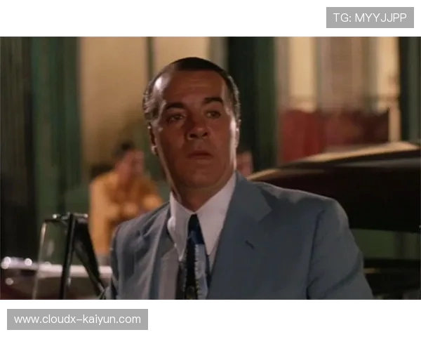 从垫底到黑马：科莫少帅法布里佐·洛轮换制胜之道